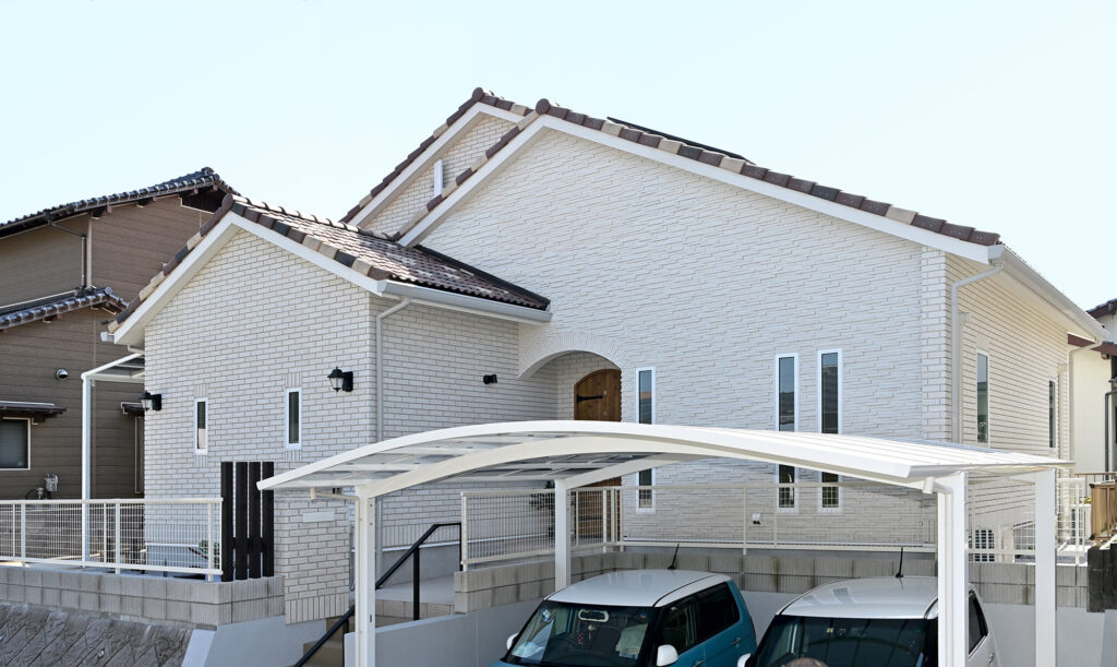 ヨーロッパ風の切妻屋根の外観事例