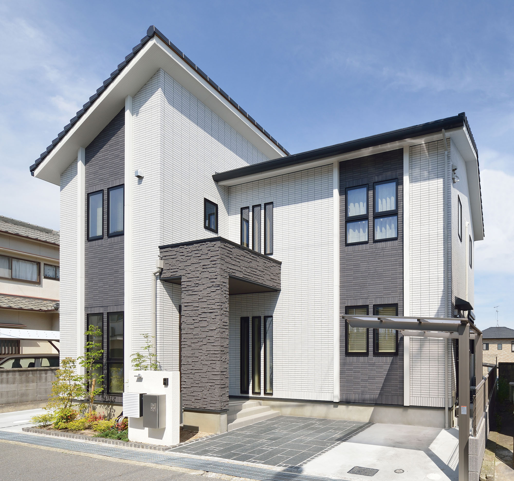 切妻屋根のおしゃれな外観実例|勾配・外壁などデザインのポイントを解説