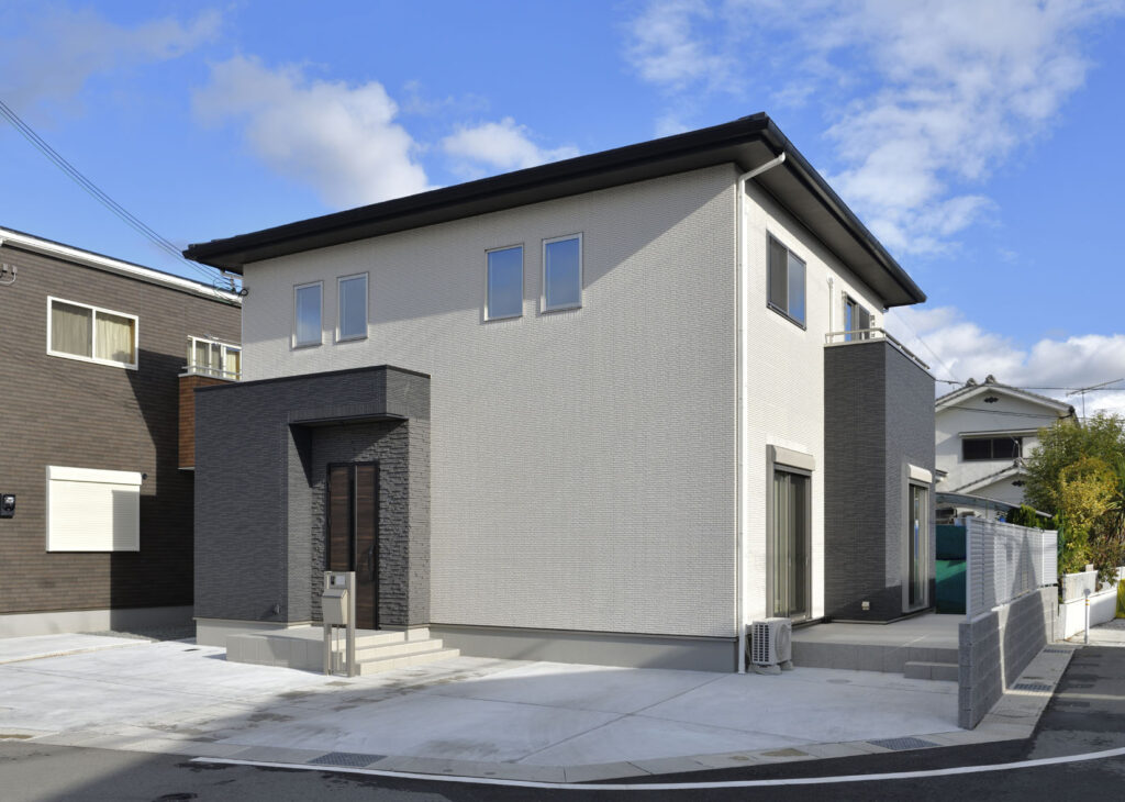 モノトーンカラーの外壁の注文住宅