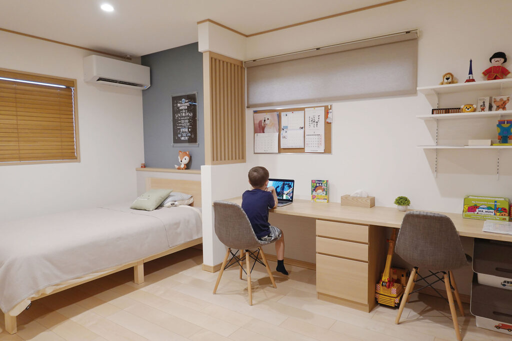 子供部屋の造作デスク