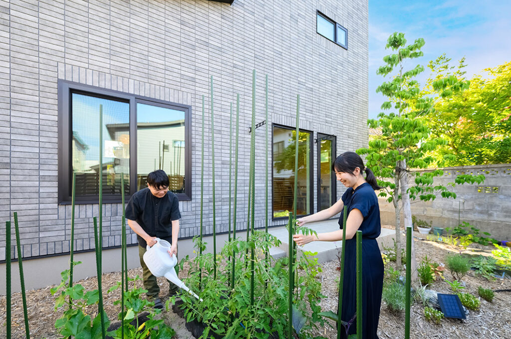 広い敷地を活かした家庭菜園